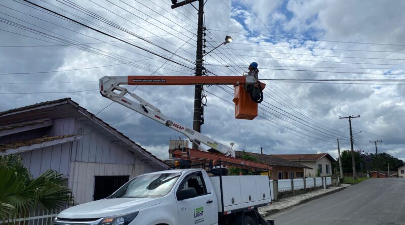 Serviço de substituição das lâmpadas de sódio por Led segue em ritmo intenso em Otacílio Costa