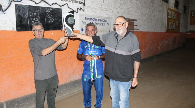 Zé Canhoto é o campeão da Bocha em Otacílio Costa